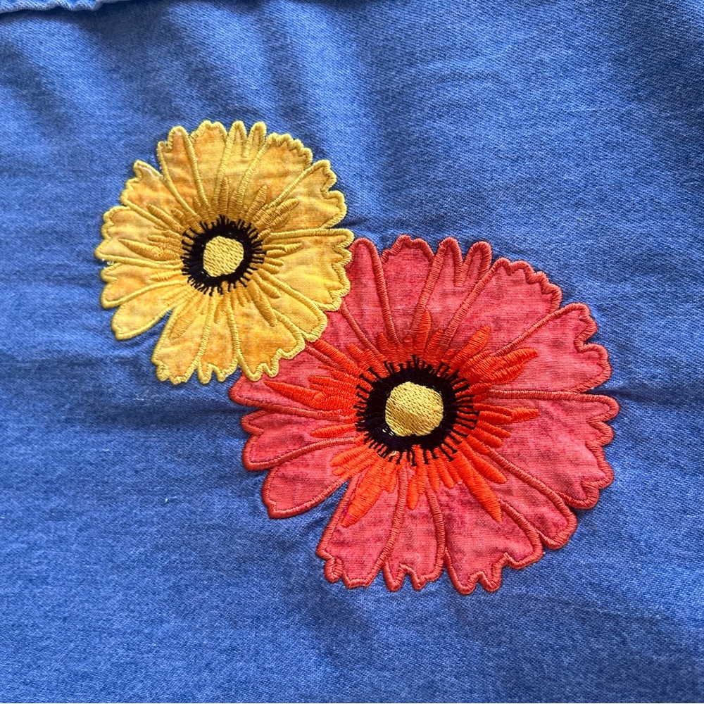 Lighthouse Apparel Womens XXL Denim Button Down Floral Appliqué Shirt Cute Cuffs - Picture 15 of 15